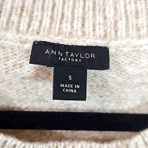 Ann Taylor Crewneck Button-Shoulder Detail 3/4 Sleeve Sweater Size Small - Picture 9 of 14